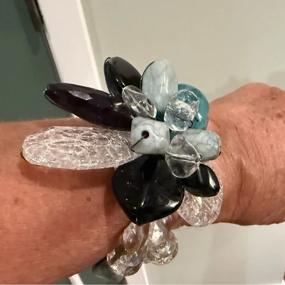 Chic Crystal and Semi-Precious Stone Bracelet - Picture 1 of 8